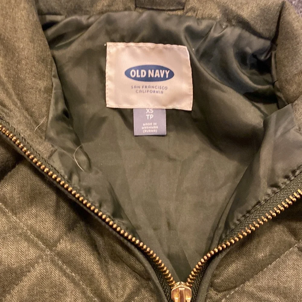 Old navy quilted vest - Picture 3 of 3